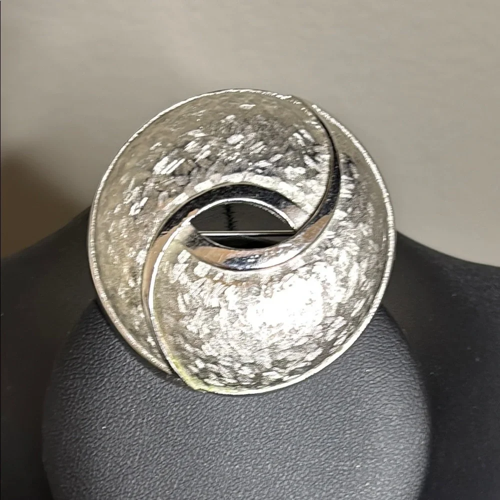 Vintage Pastelli Signed Elegant Silver Swirl Brooch Statement Brushed